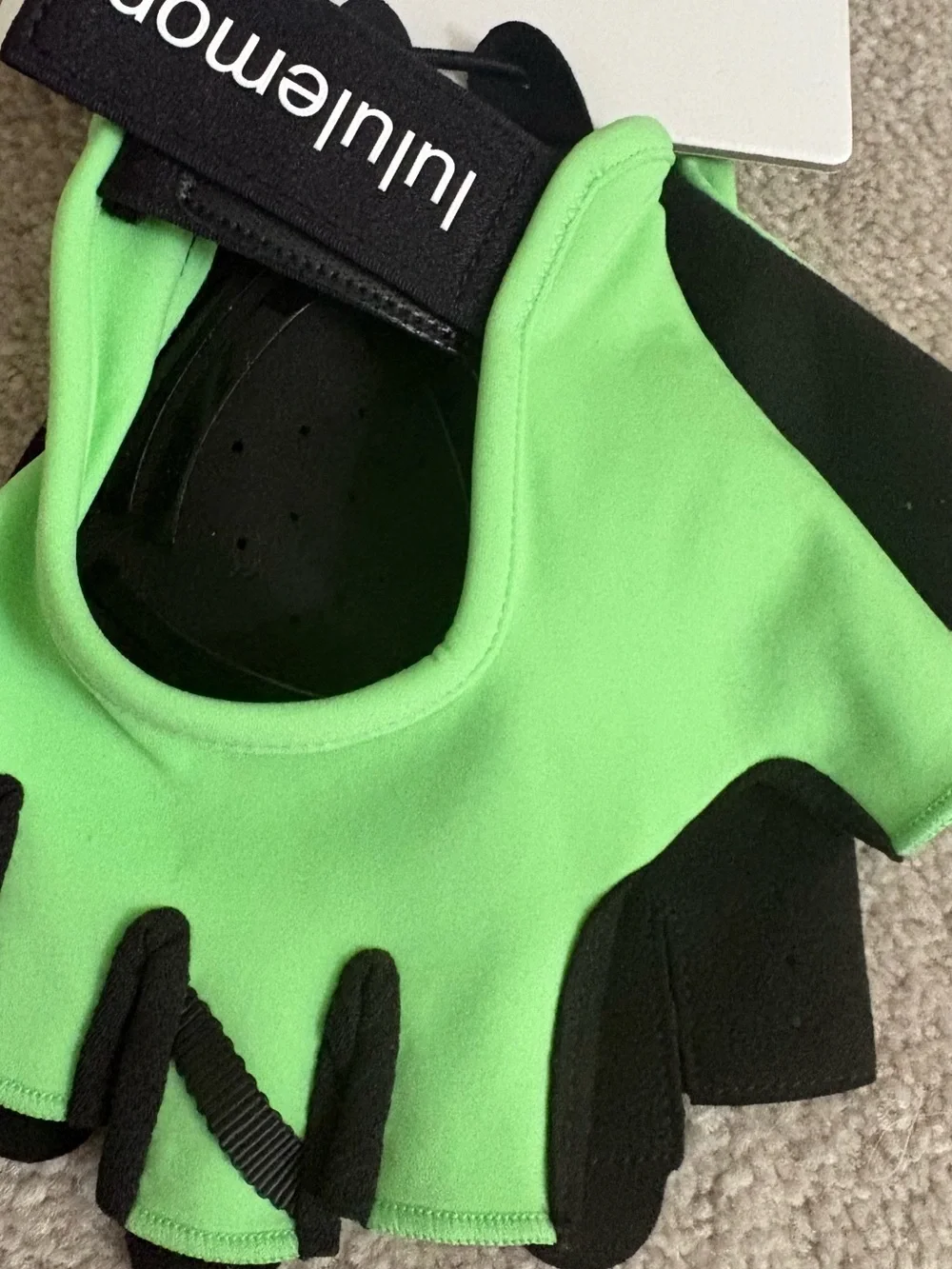 Lululemon Wunder Train Gloves M/L NWT
